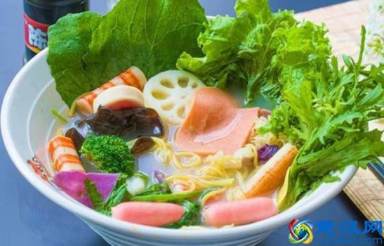  什么小吃最吸引学生（学校门口最受欢迎的经典小吃）