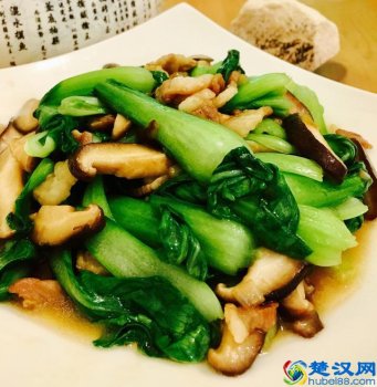  青菜炒香菇怎么做好吃！