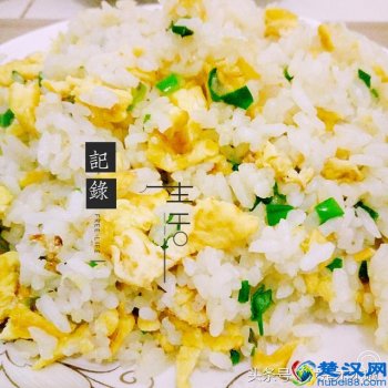  蛋炒饭怎么做好吃，先炒饭还是先炒蛋！