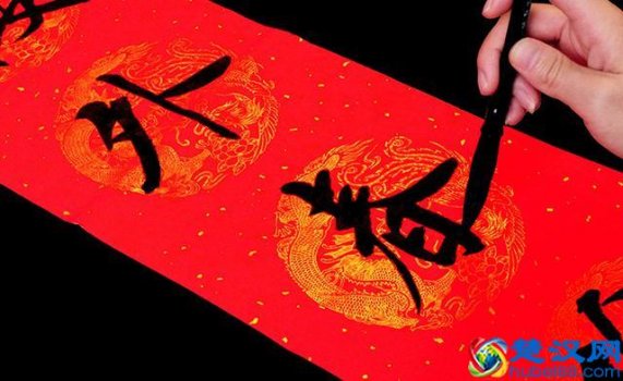  对联怎么贴左右怎么分（对联的左右该怎么张贴）