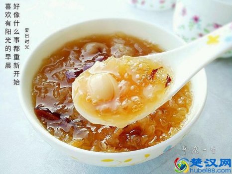  银耳羹的做法，这么做美容养颜！