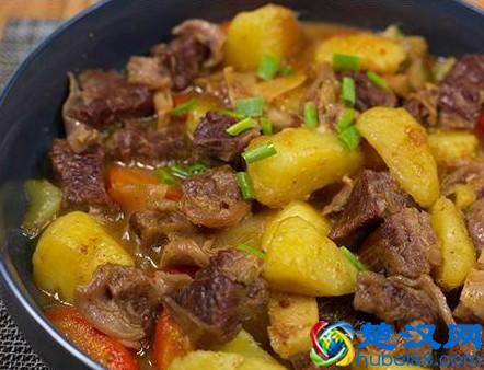  土豆炖牛肉的做法，教你一道硬菜！