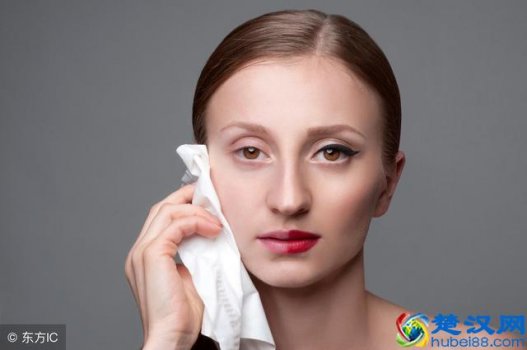  眼睛有眼纹怎么办？一招解决眼纹困扰，一个月年轻5岁