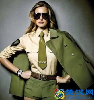  女生军绿色外套怎么搭配围巾（3个搭配技巧让你变身时髦精）