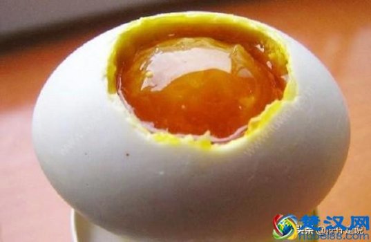  咸鸭蛋怎么腌制（七天快速腌鸭蛋出油）