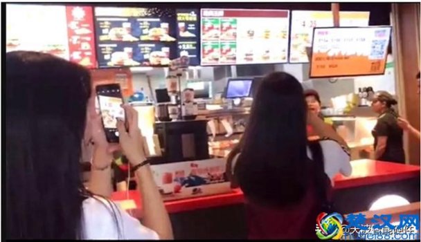  哪些知名企业在用智能点餐机器人（自助点餐机如何缓解餐饮经营的两大痛点）