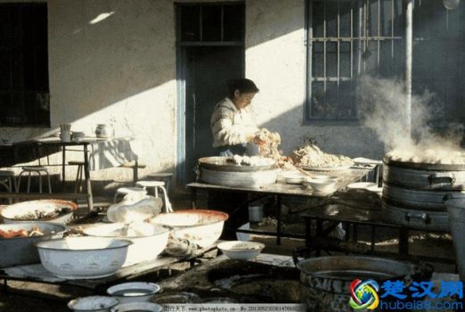  在镇上批发点什么好卖（农村地摊货源热卖批发）