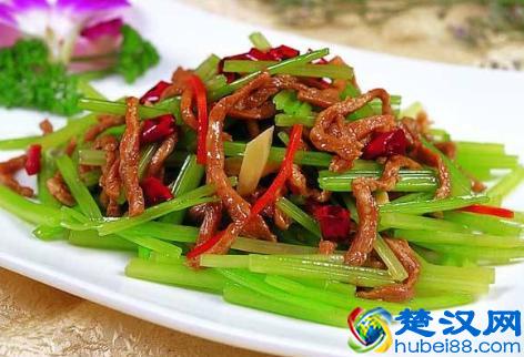  芹菜炒牛肉的做法！