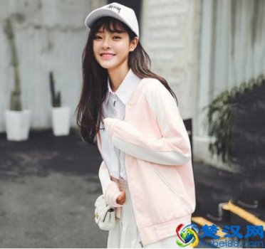  棒球衣内搭什么颜色好看（衣服颜色如何搭配）