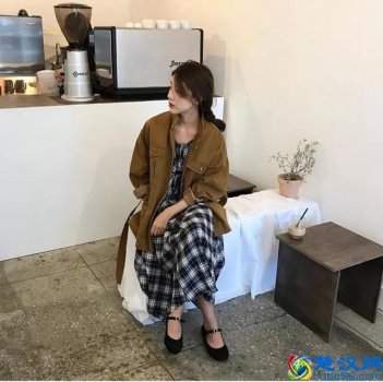  春夏什么颜色鞋子百搭（黑色和杏色鞋哪个百搭）