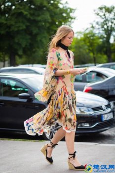  雪纺裙子搭配什么鞋好看（雪纺裙搭配示范图片）