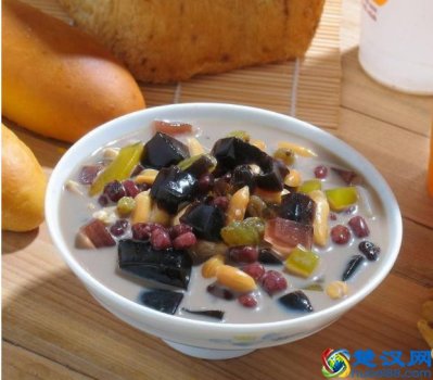  甜品里仙草是什么（自己怎么制作烧仙草）