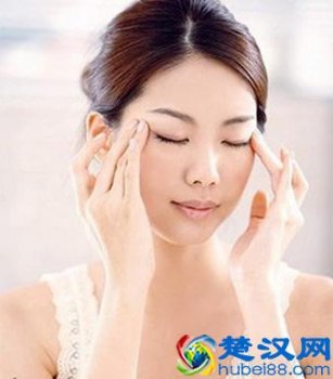  眉间皱纹怎么去除？每天按摩10分钟，一个月见奇效