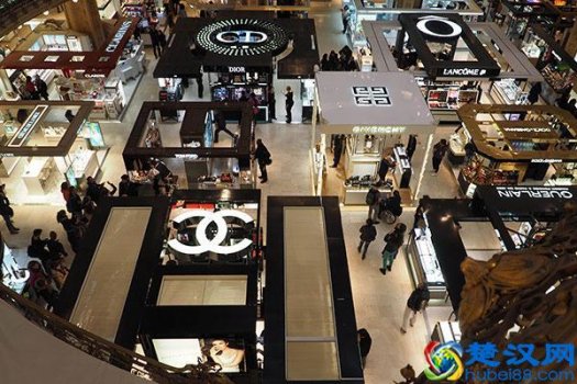  奢侈品消费（年轻人引领奢侈品消费大潮）