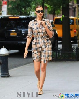 宽松连衣裙配什么鞋子(夏季连衣裙搭配大全)