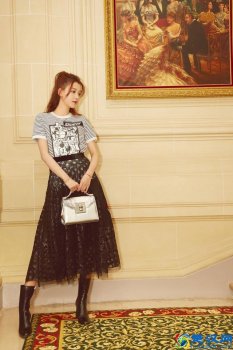  镂空裙配什么上衣好看（镂空裙适合搭配哪些上衣）