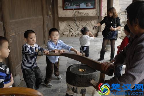  摆摊卖什么大家都需要的集市（盘点最适合摆摊的三个产品）