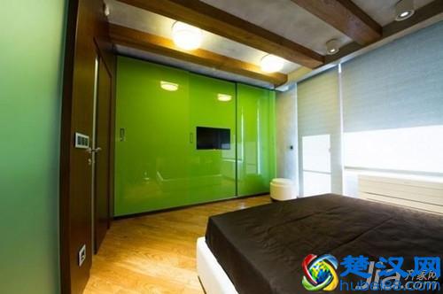  绿色配什么底色好看（教你最简单的服装色彩搭配大全）