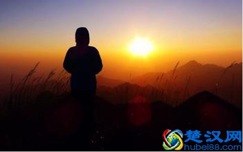  学生如何去除黑眼圈眼袋（土豆片敷眼去黑眼圈法）