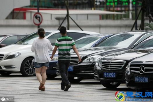  一个女生卖袜子什么地方最好卖（如何将卖袜子做成一门大生意）