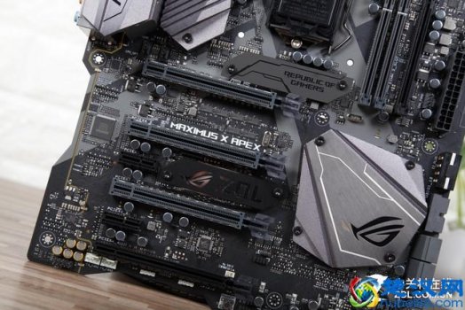  电脑主板型号怎么看（电脑主板型号在哪个位置）