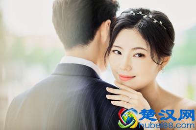  为何真情侣住酒店很少被查房？而假情侣入住时，却一查一个准