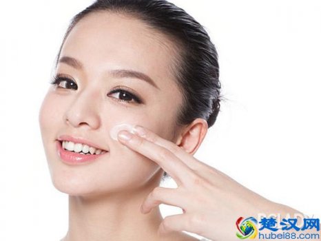  怎么去黑头收缩毛孔（毛孔粗大黑头如何改善）