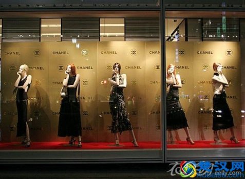  橱窗安什么灯好看（橱窗灯关安装技巧）