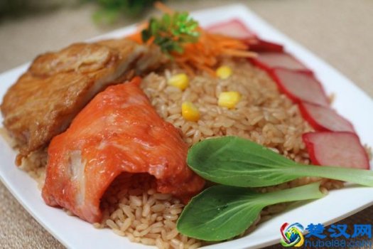  铁板炒饭都有什么品牌好吃（铁板炒饭里面都放什么）