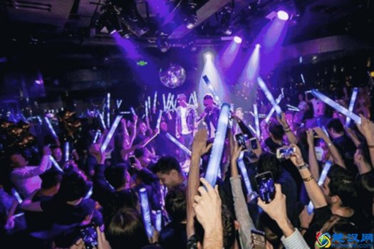  开酒吧需要准备什么（开酒吧需要哪些设备）