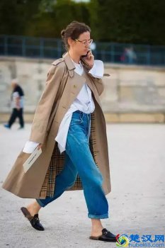  黄绿色风衣内搭什么颜色好看（教你掌握这些搭配方法）