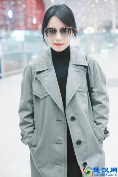  灰色中袖风衣内搭什么好看（灰色外套穿搭技巧）