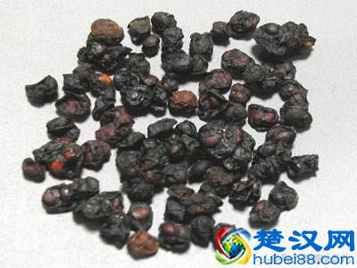  五味子泡水喝的功效有哪些（五味子有哪些禁忌）