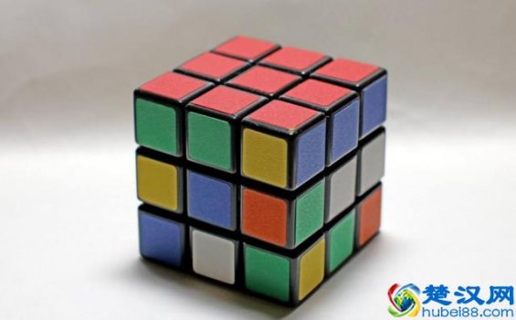  魔方怎么玩？原来玩魔方是有技巧的