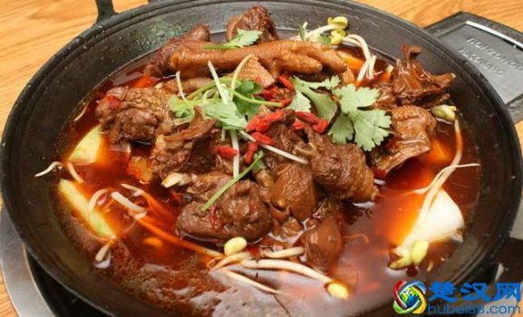 铁锅柴鸡放什么香料(在家自己怎么做铁锅柴鸡)