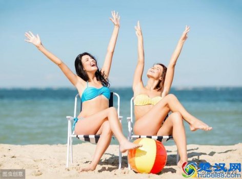 女生游泳应该穿什么好(夏季游泳怎么选择泳衣)