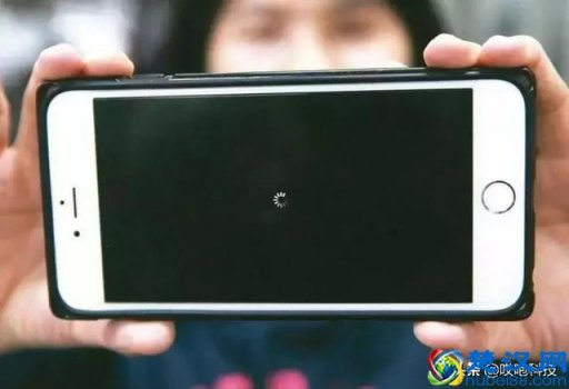  iphone手机死机怎么办（苹果手机死机无法开机怎么解决）