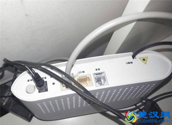 路由器怎么安装设置无线路由器?