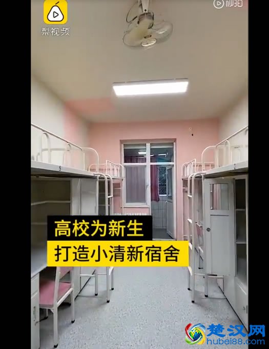 武汉近2米高新生一人睡两张床是怎么回事?