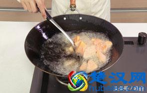 拔丝红薯不用买，教你做法和诀窍，丝想拔多长就多长