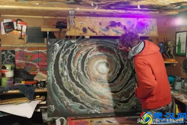 10年被外星人绑架6次，他用画笔记录下外星人的秘密