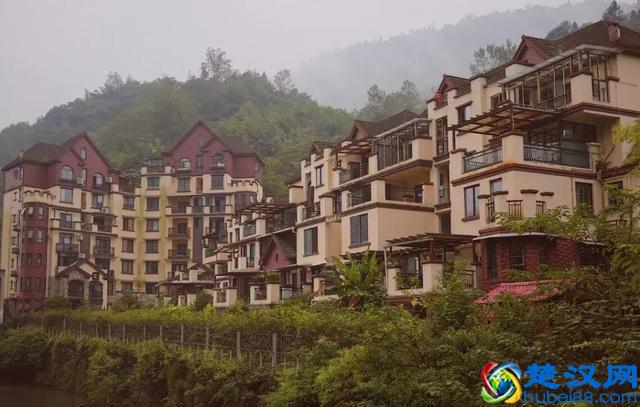 成都花水湾温泉小镇北欧风的度假屋，感受名符其实的天然氧吧