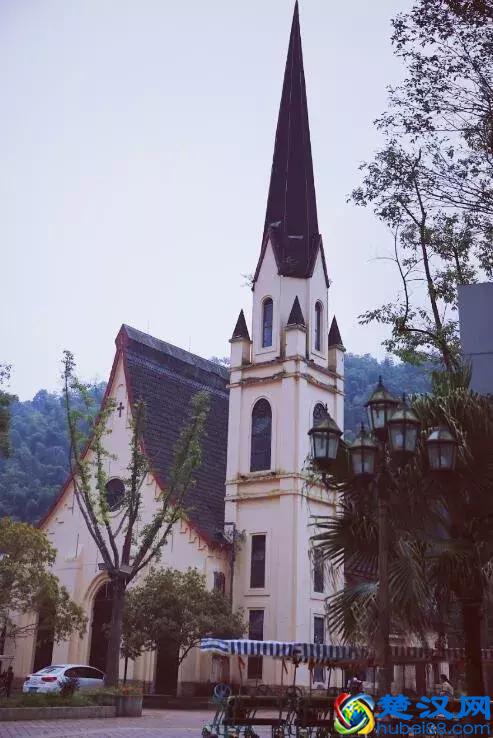 成都花水湾温泉小镇北欧风的度假屋，感受名符其实的天然氧吧