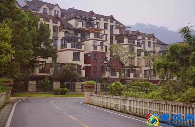 成都花水湾温泉小镇北欧风的度假屋，感受名符其实的天然氧吧