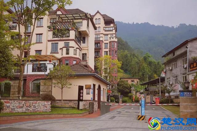 成都花水湾温泉小镇北欧风的度假屋，感受名符其实的天然氧吧